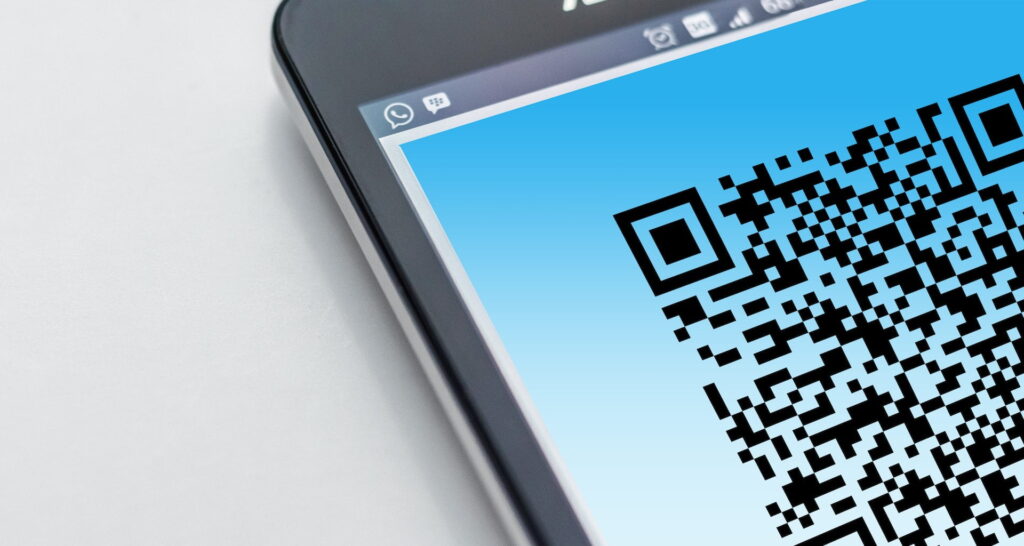 Incorpora un codice QR nella tua attività e mostralo in modo evidente