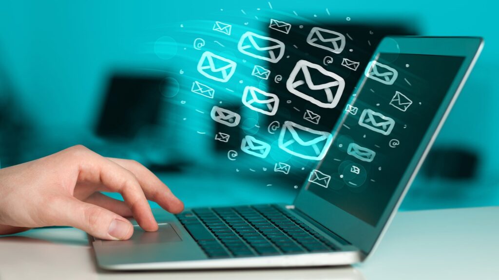 Invia e-mail di follow-up ai clienti con aggiornamenti, offerte e richieste di recensioni