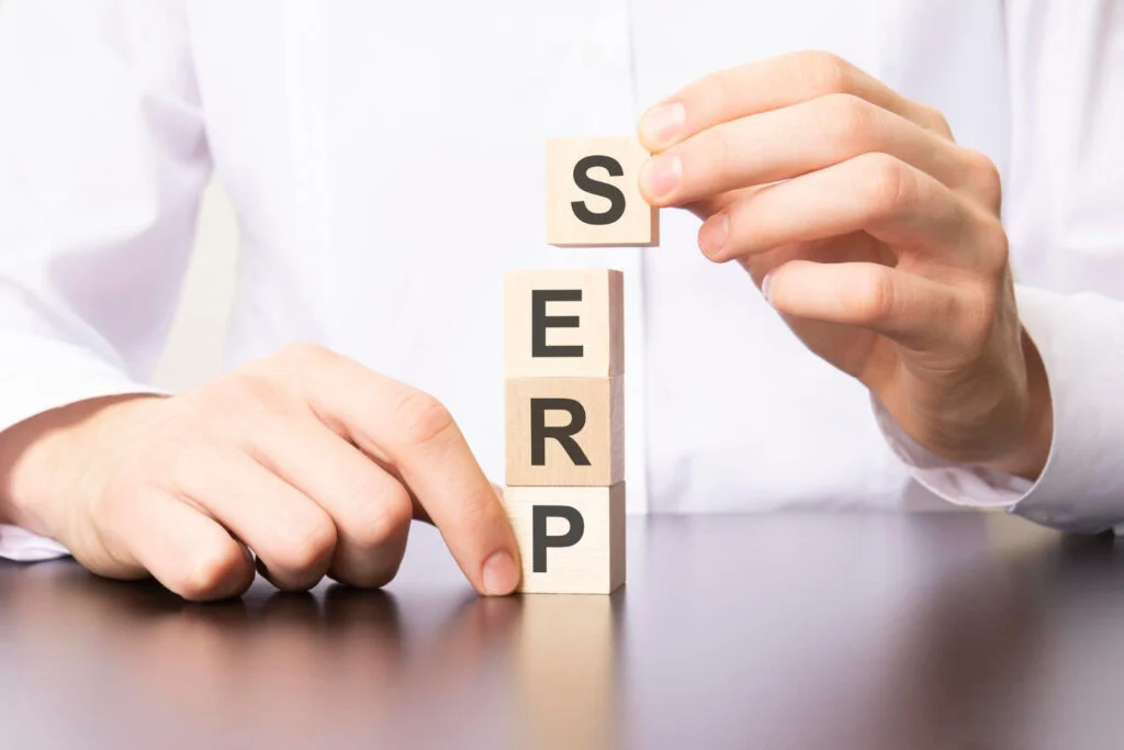 Migliorare il ranking dei ristoranti con uno strumento di monitoraggio delle SERP locali 1 Migliora il posizionamento del sito web del tuo ristorante - Che cos’è uno strumento di monitoraggio delle SERP