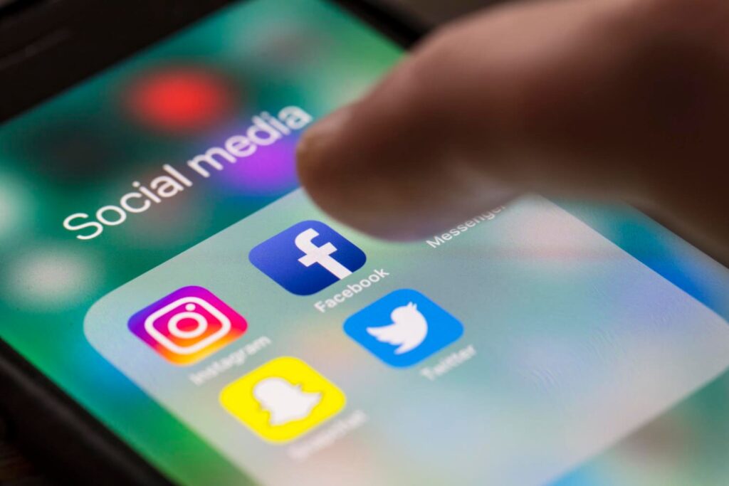Strategie frizzanti: Padroneggiare la pubblicità dei ristoranti 1 Come pubblicizzare un ristorante - Crea degli annunci su Facebook e su Instagram